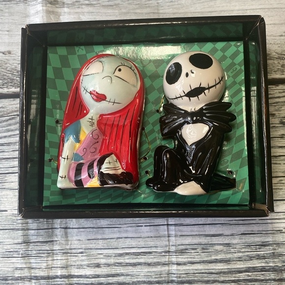 Nightmare Before Christmas Salt and Pepper Shakers - Picture 1 of 9